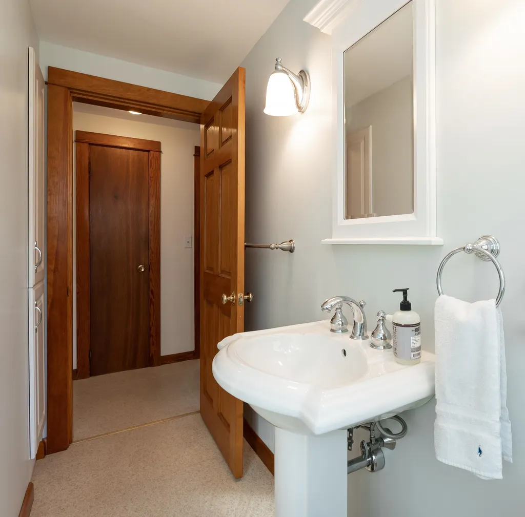 108 Atherton Avenue Nashua NH 03064