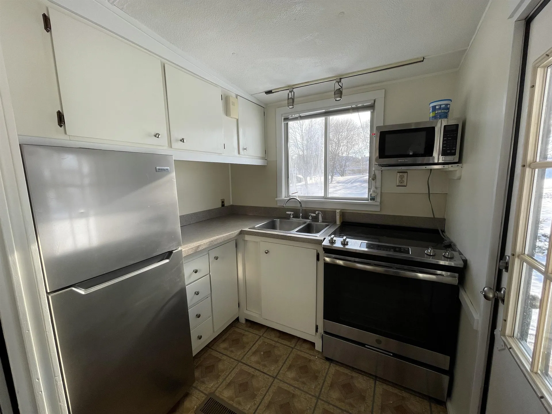 147 Bunker Hill Avenue Stratham NH 03885