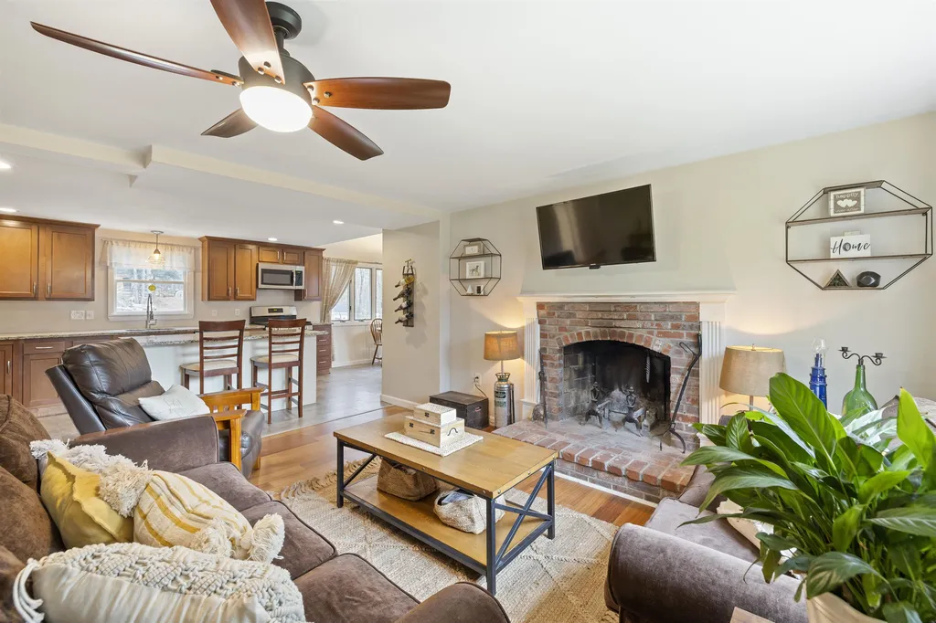 93 Mason Road Brookline NH 03033
