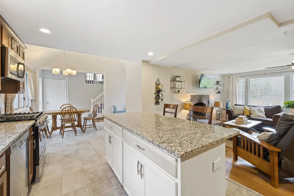 93 Mason Road Brookline NH 03033