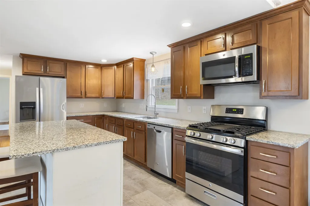 93 Mason Road Brookline NH 03033
