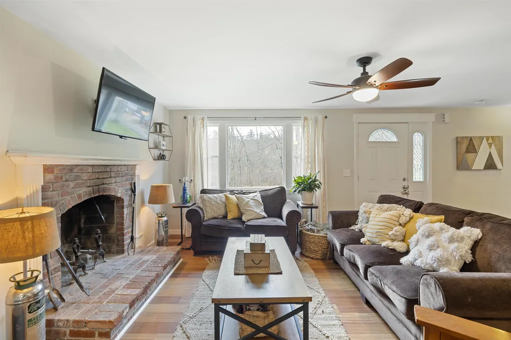 93 Mason Road Brookline NH 03033
