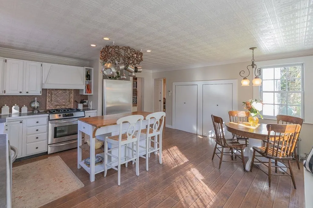 2 Kitteridge Square Newmarket NH 03857