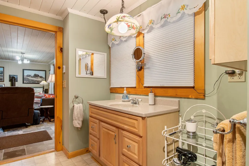 1826 Upton Road Errol NH 03579