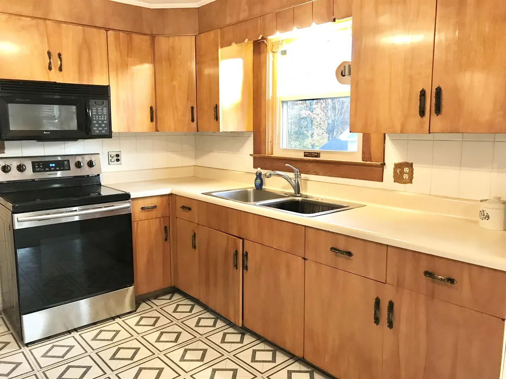 60 Academy Street Laconia NH 03246