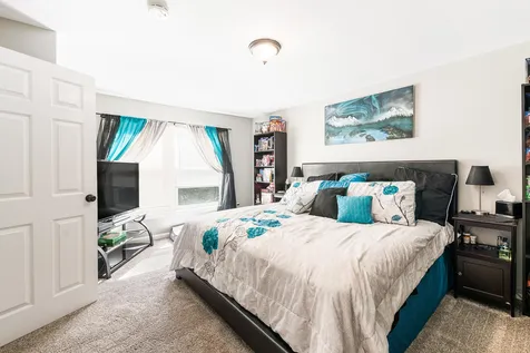 19 Jade Court Derry NH 03038