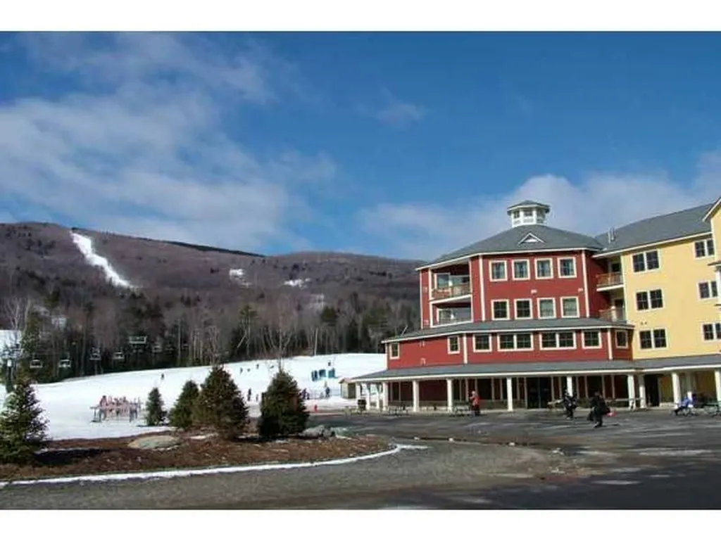 235/237 Qtr. I I I Jackson Gore Inn Ludlow VT 05149