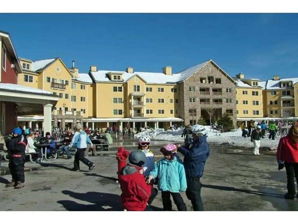 235/237 Qtr. I I I Jackson Gore Inn Ludlow VT 05149