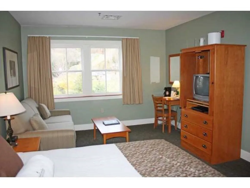 235/237 Qtr. I I I Jackson Gore Inn Ludlow VT 05149
