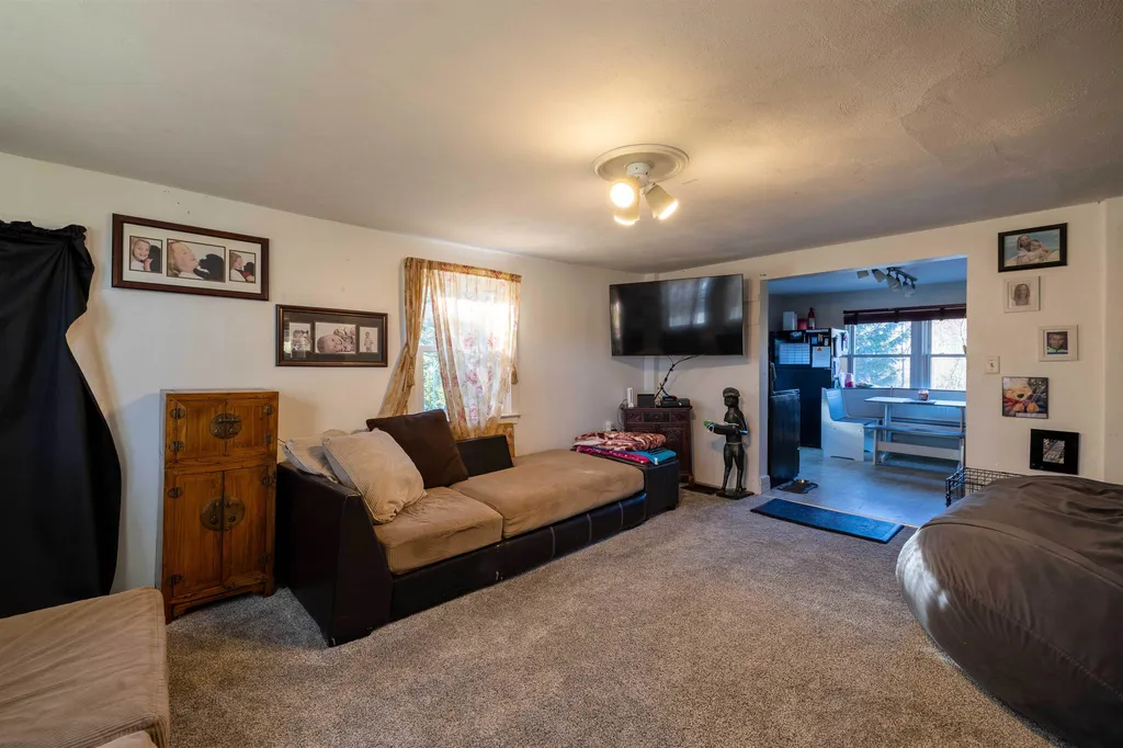 79 Perkins Road Londonderry NH 03053