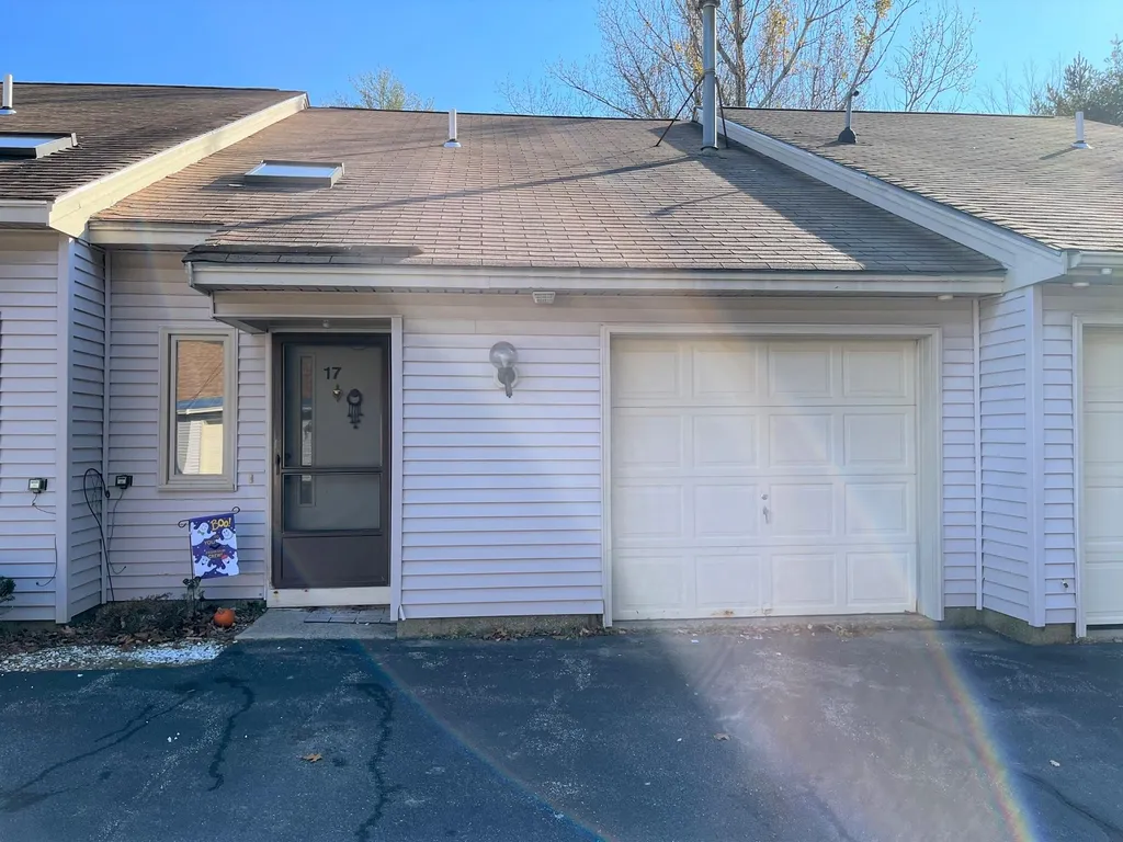 17 Bramber Ii Rochester NH 03867