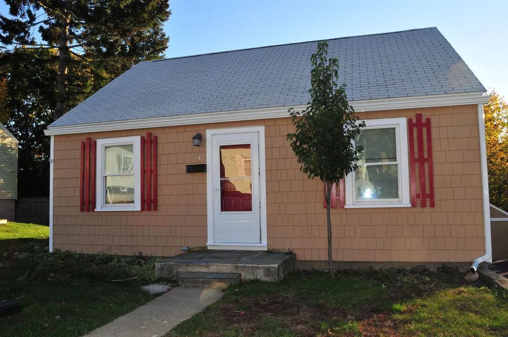 4 Halstead Street Kittery ME 03904