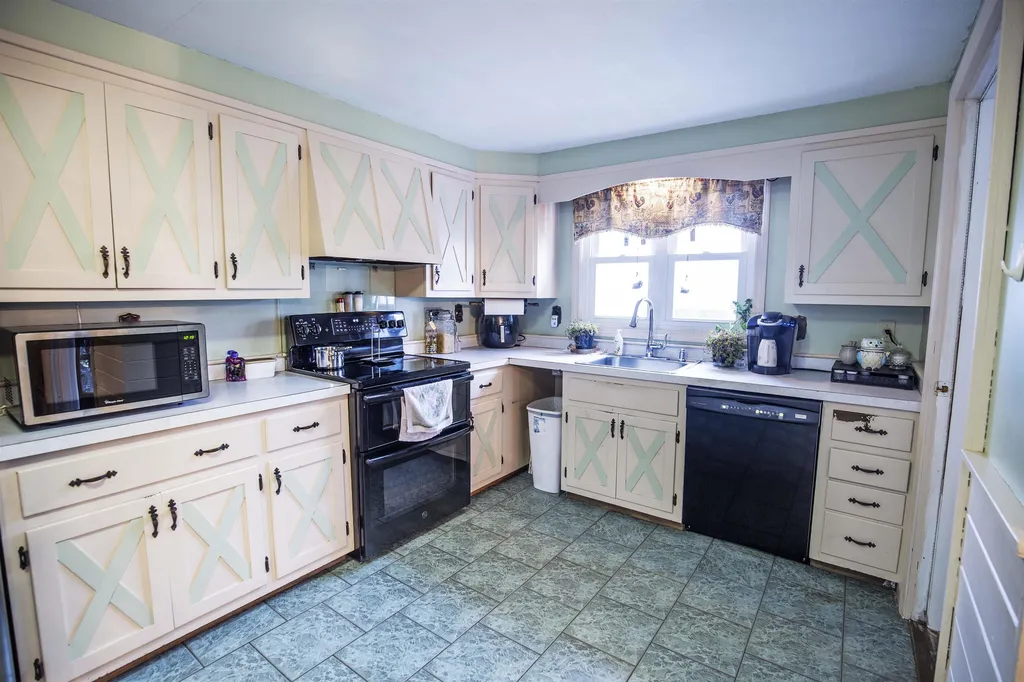 22 Forest Park Drive Nashua NH 03060