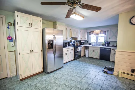 22 Forest Park Drive Nashua NH 03060