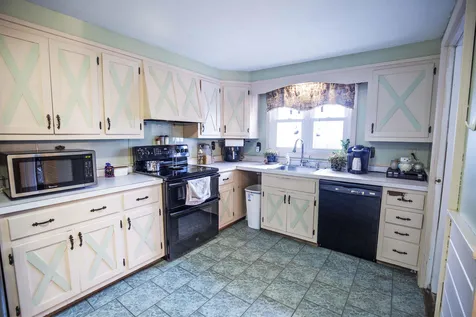 22 Forest Park Drive Nashua NH 03060