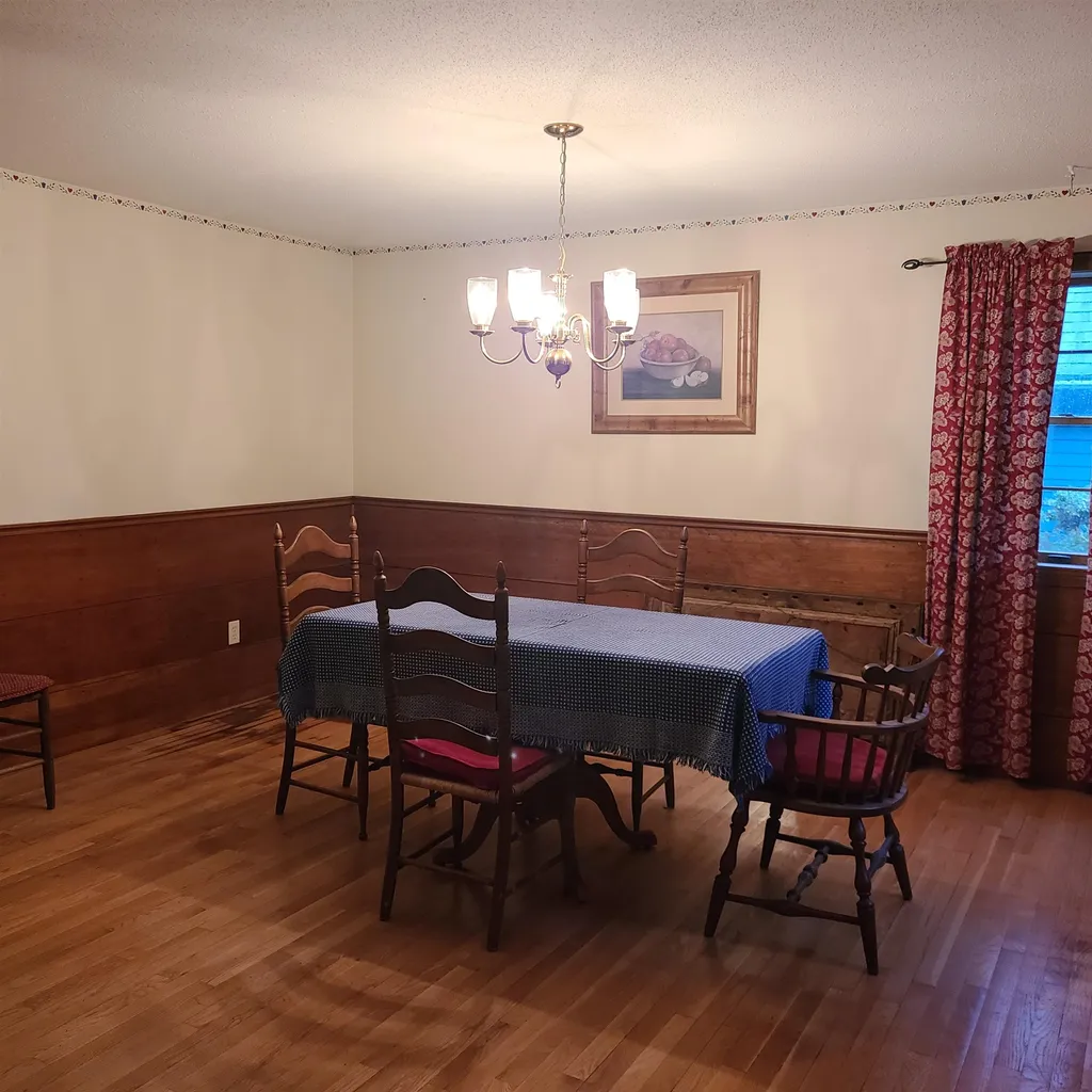 12 Foxwood Avenue Keene NH 03431