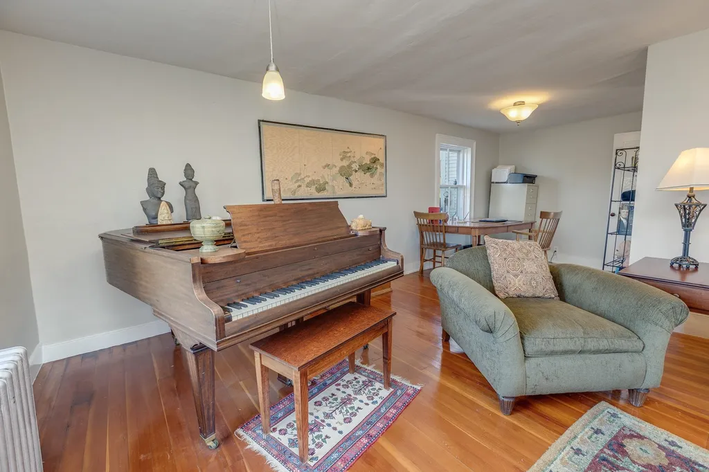 32 Pleasant Street Lyme NH 03768