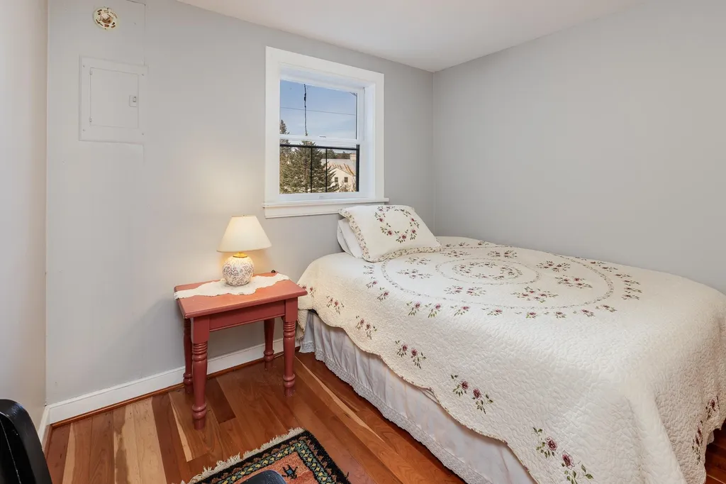 32 Pleasant Street Lyme NH 03768