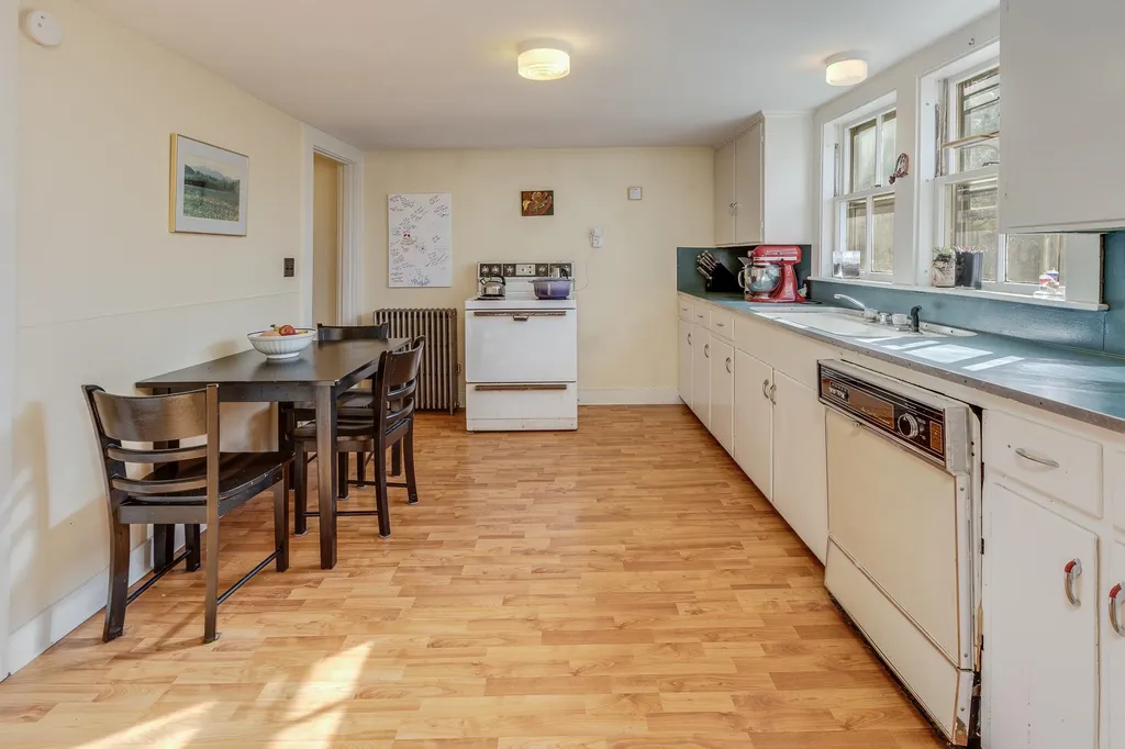 32 Pleasant Street Lyme NH 03768