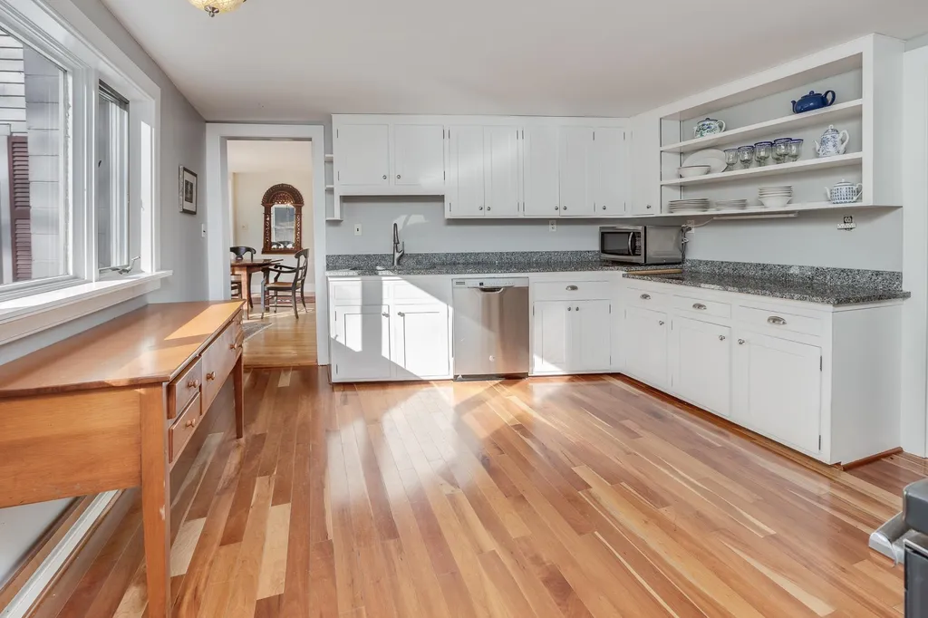 32 Pleasant Street Lyme NH 03768