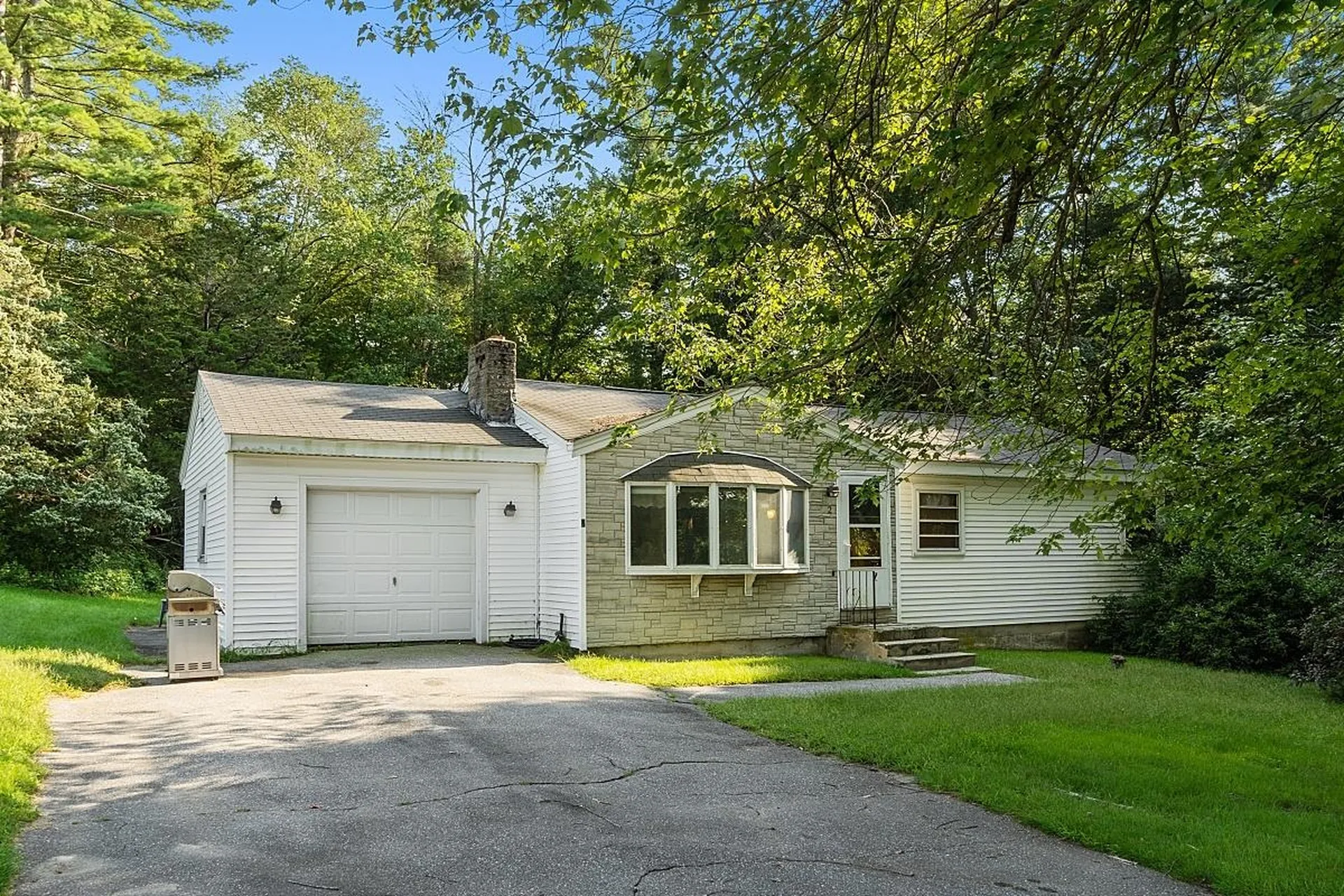 2 Clearview Avenue Pelham NH 03076