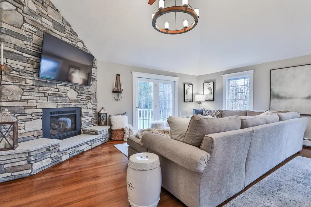 16 Hilltop Road Plaistow NH 03865