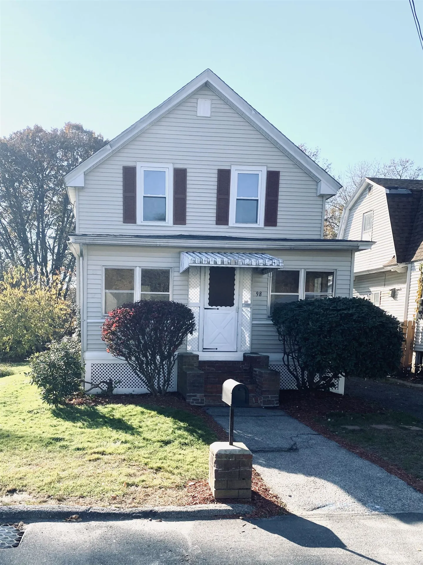 98 Crescent Road Manchester NH 03103