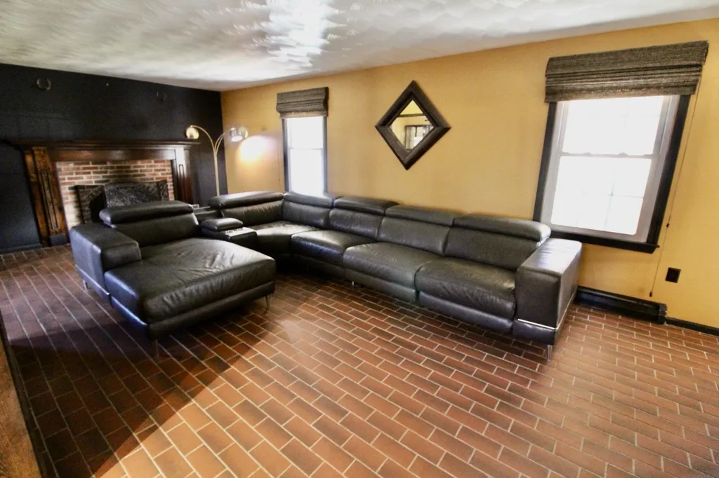 6 Greenfield Drive Hudson NH 03051