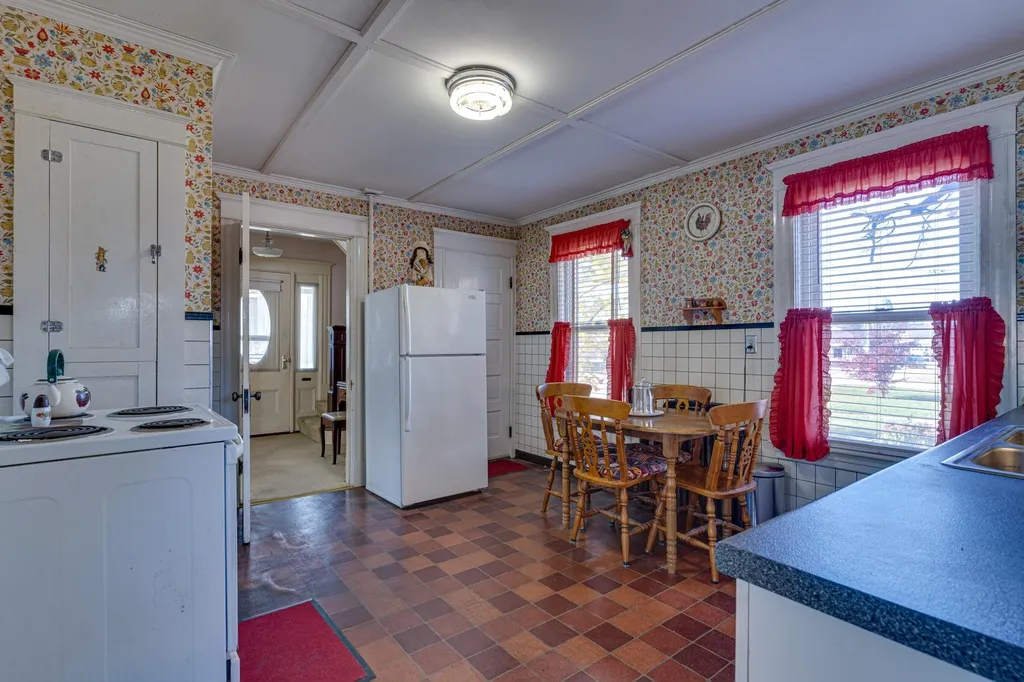 209 North Main Street Rochester NH 03867