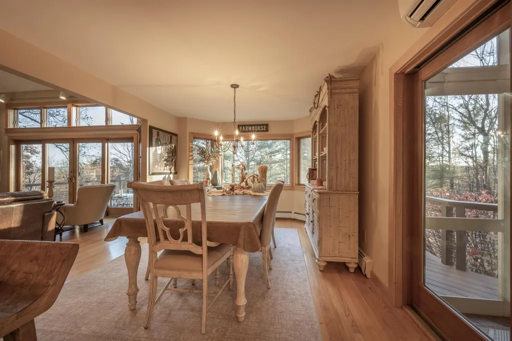 210 Baker Turn Hartford VT 05059