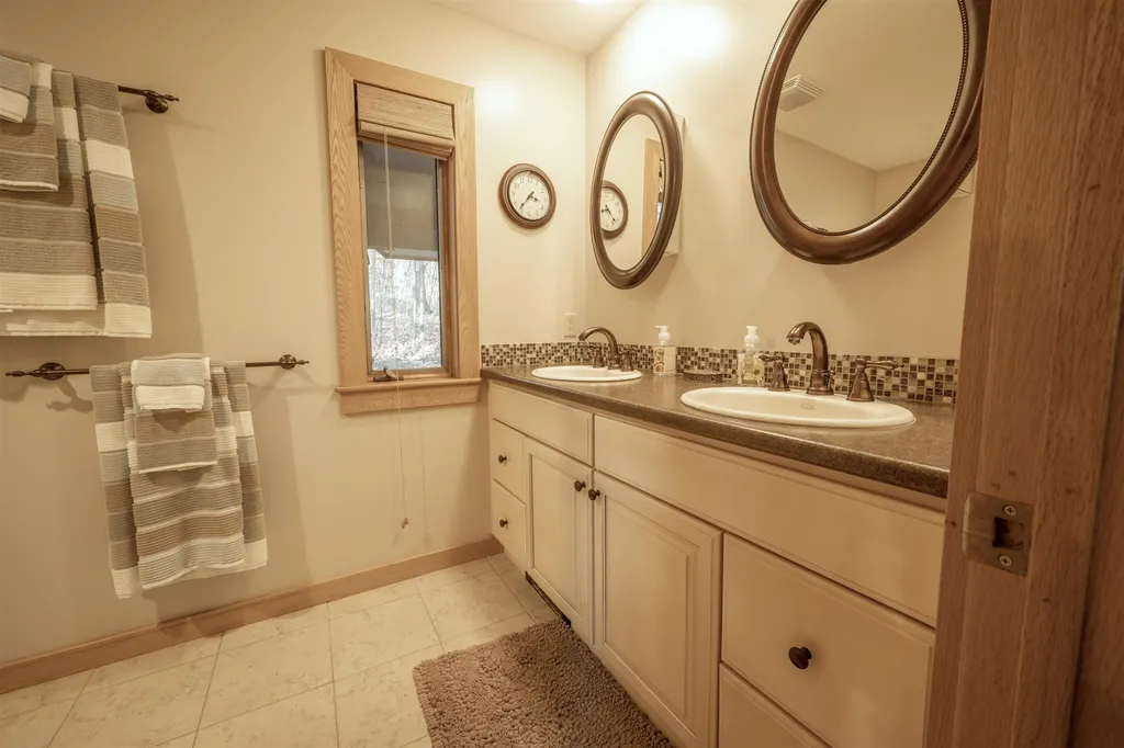 210 Baker Turn Hartford VT 05059