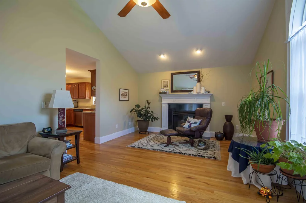 19 Wellington Lane Loudon NH 03307-0722