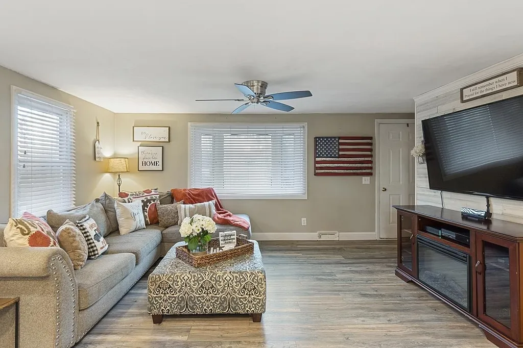 6 Woodlawn Avenue Atkinson NH 03811