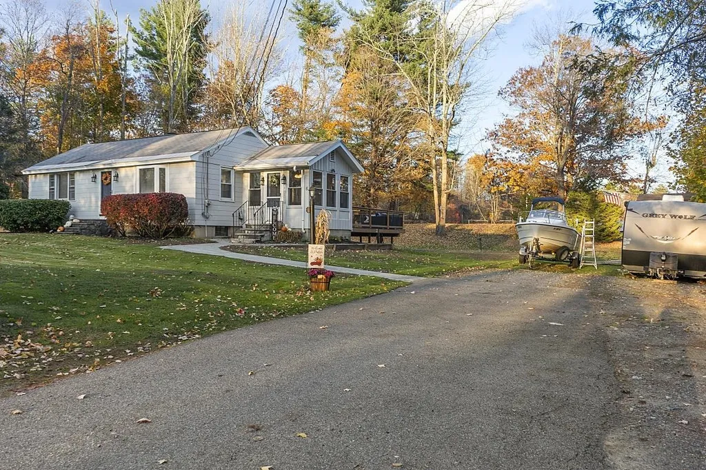 6 Woodlawn Avenue Atkinson NH 03811