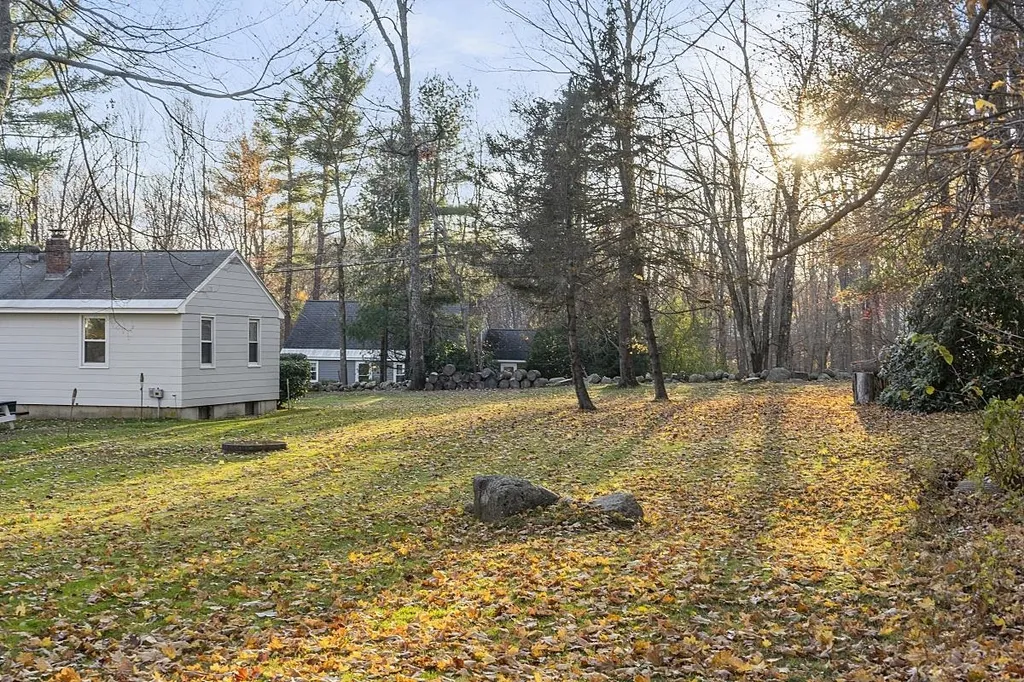 6 Woodlawn Avenue Atkinson NH 03811