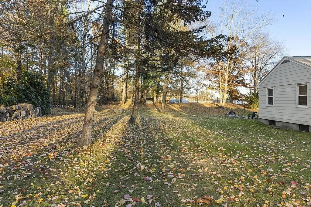 6 Woodlawn Avenue Atkinson NH 03811