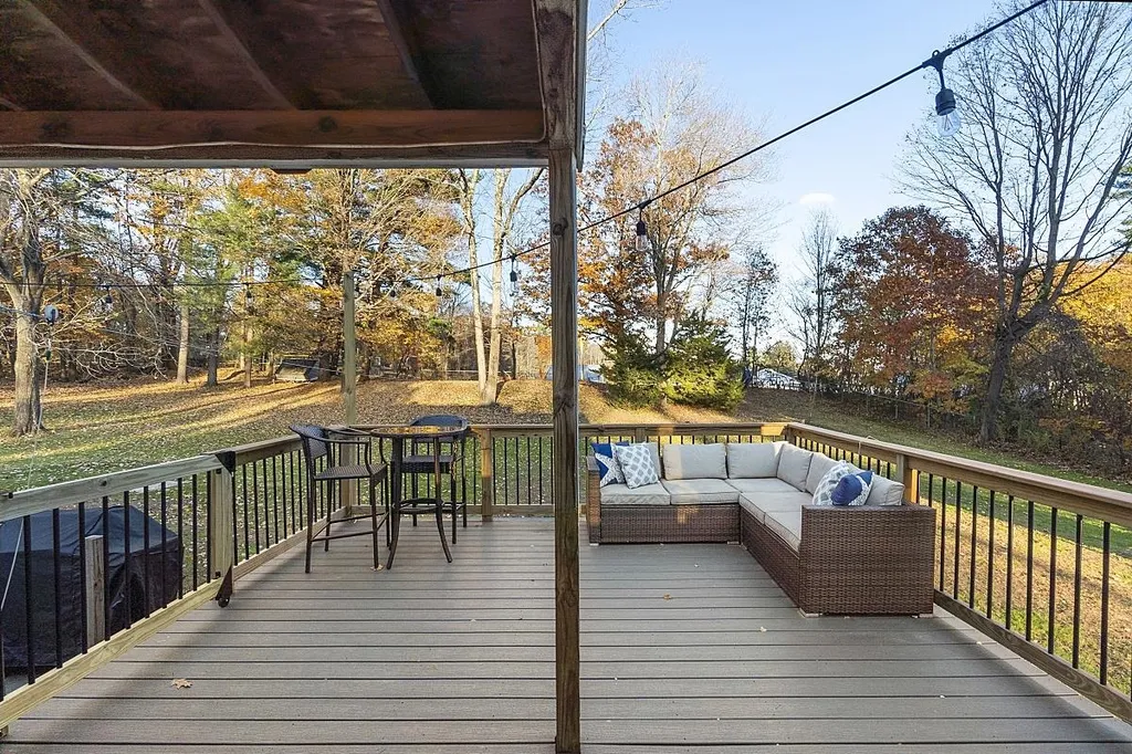 6 Woodlawn Avenue Atkinson NH 03811