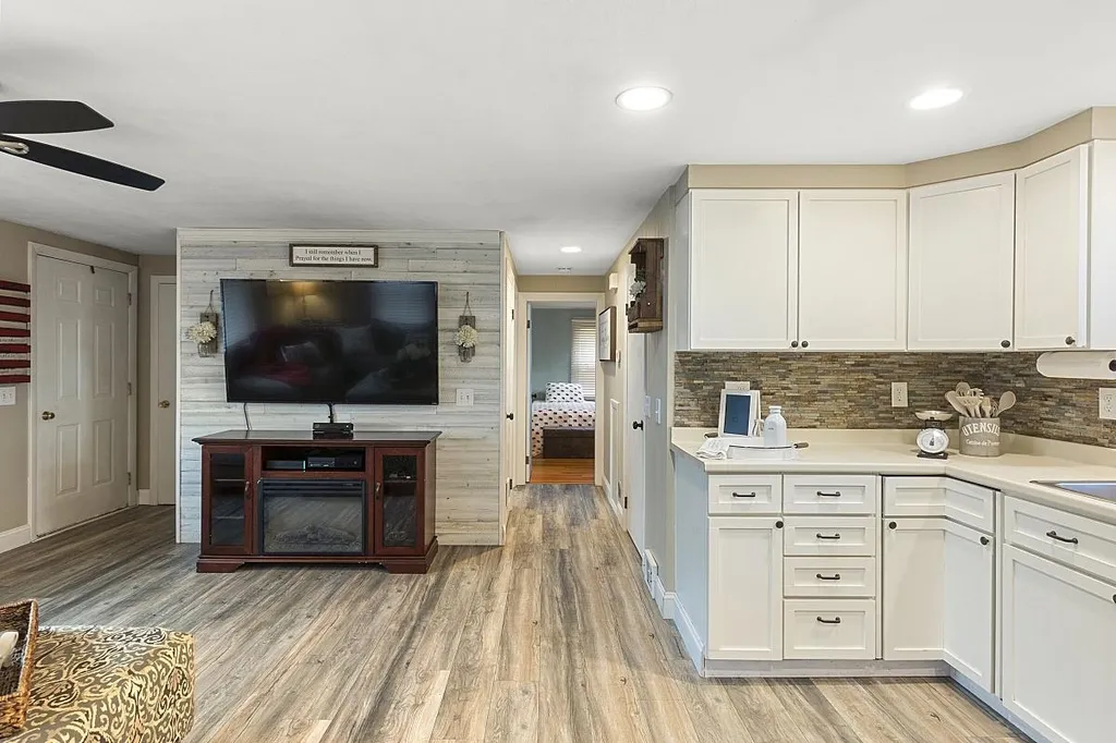 6 Woodlawn Avenue Atkinson NH 03811