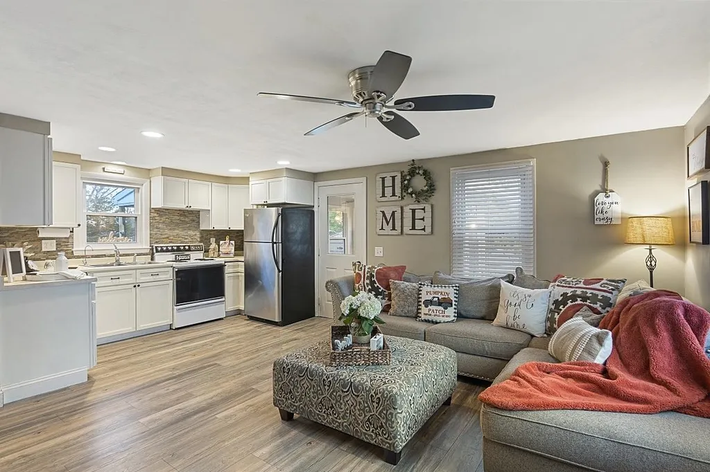 6 Woodlawn Avenue Atkinson NH 03811