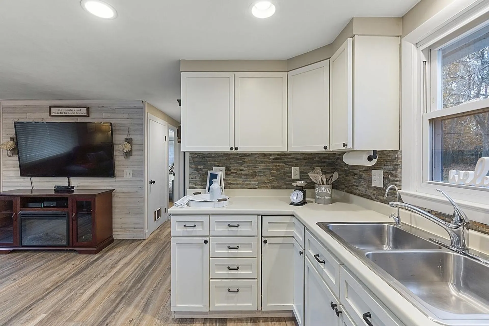6 Woodlawn Avenue Atkinson NH 03811