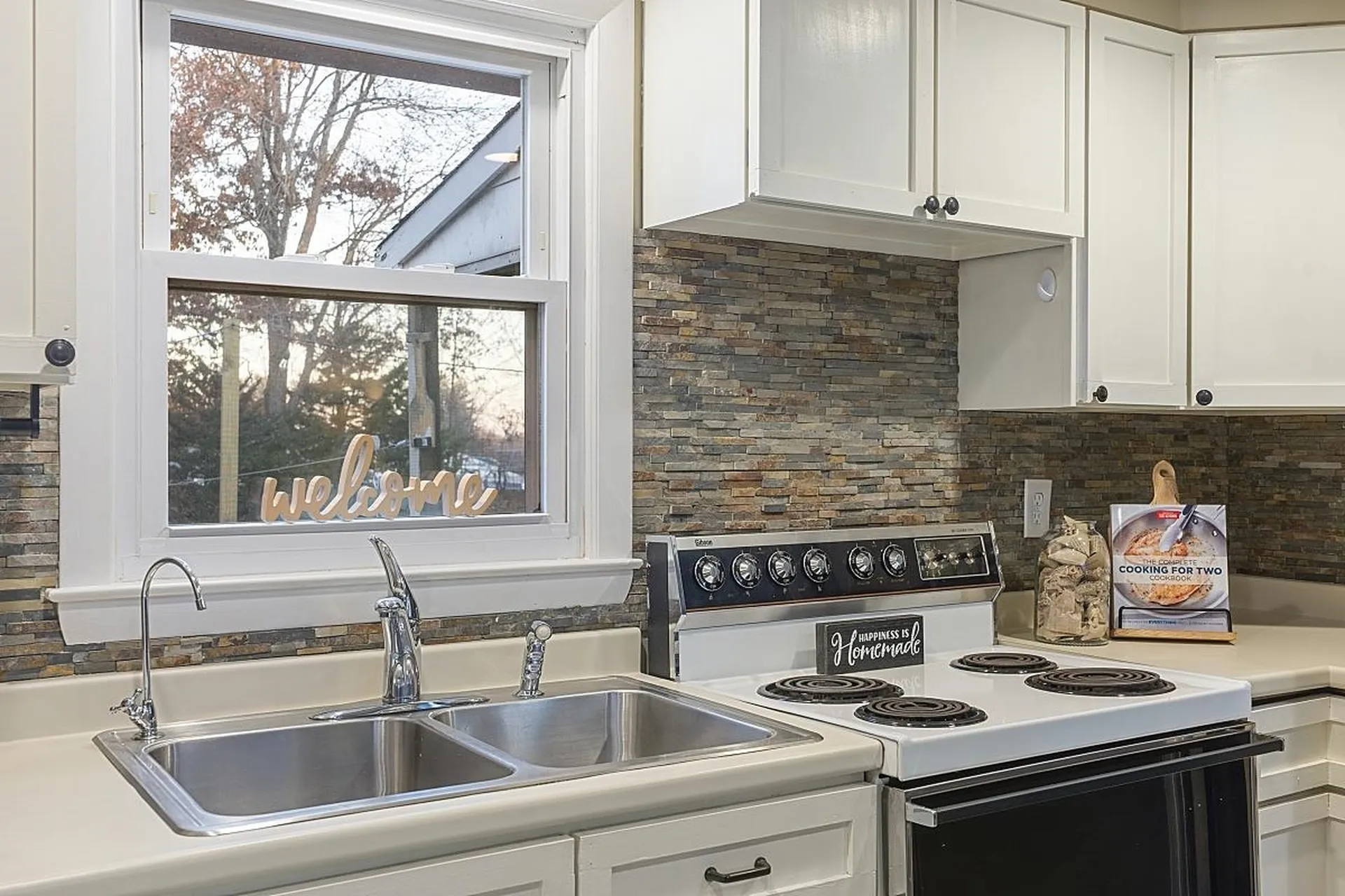 6 Woodlawn Avenue Atkinson NH 03811