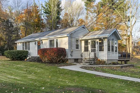 6 Woodlawn Avenue Atkinson NH 03811