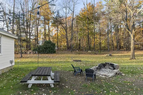 6 Woodlawn Avenue Atkinson NH 03811