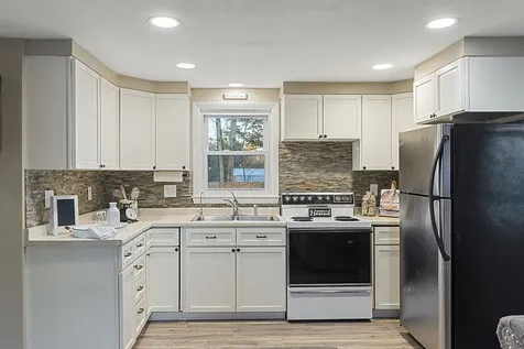 6 Woodlawn Avenue Atkinson NH 03811