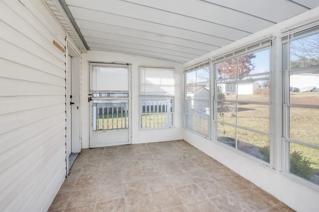 14 Cherokee Way Rochester NH 03867