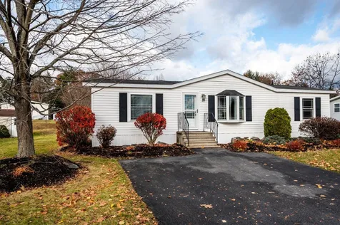 14 Cherokee Way Rochester NH 03867
