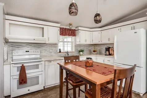14 Cherokee Way Rochester NH 03867