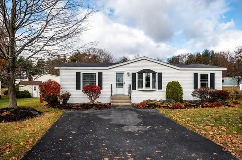 14 Cherokee Way Rochester NH 03867
