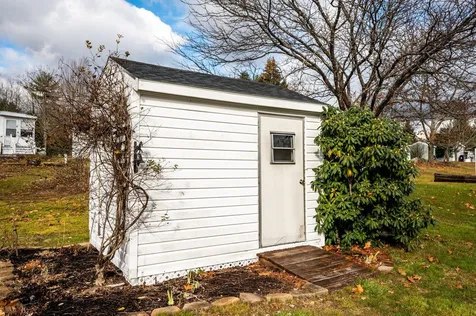 14 Cherokee Way Rochester NH 03867