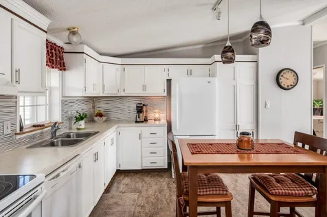 14 Cherokee Way Rochester NH 03867